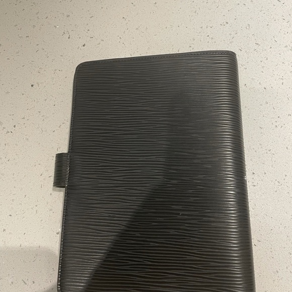 Louis Vuitton Agenda MM in Epi Leather Black - Picture 12 of 16